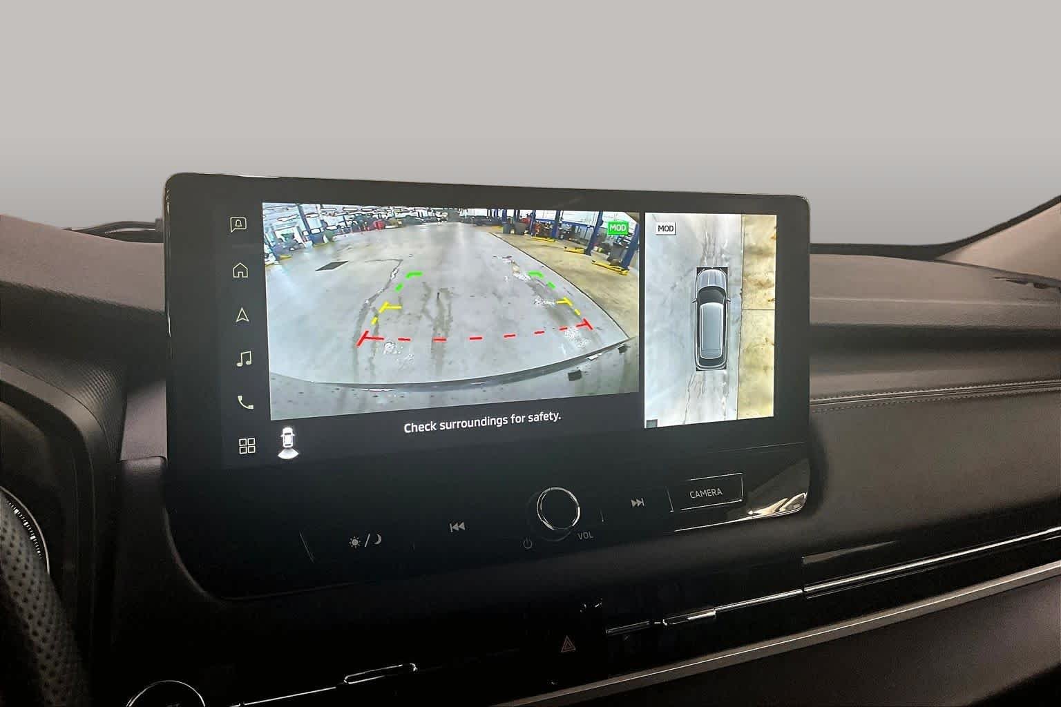 Used 2025 Graphite Gray Mitsubishi SE image 26
