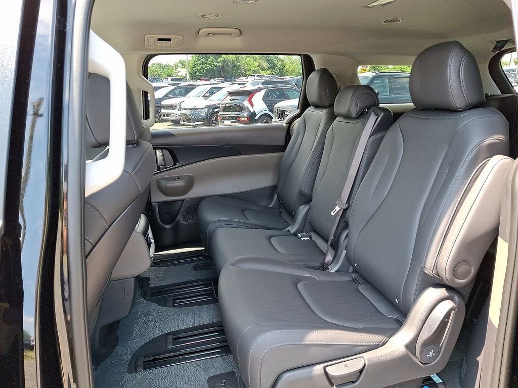 New 2026 Aurora Black Pearl Kia LXS image 5
