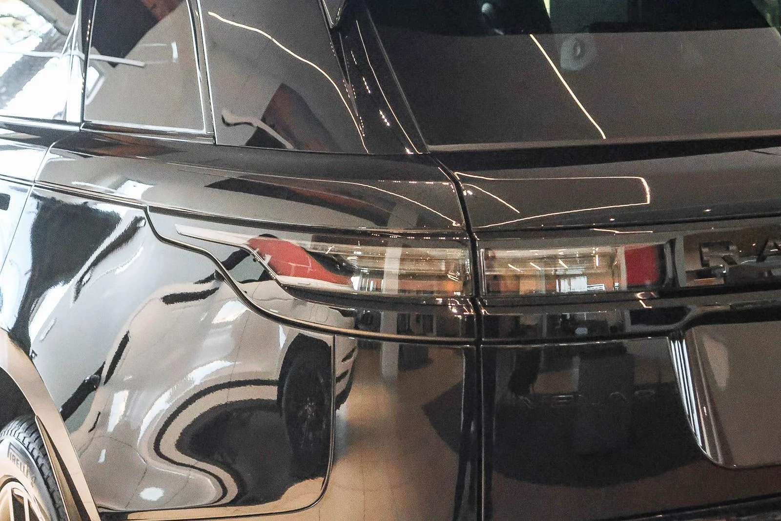 New 2026 Santorini Black Land Rover S image 7