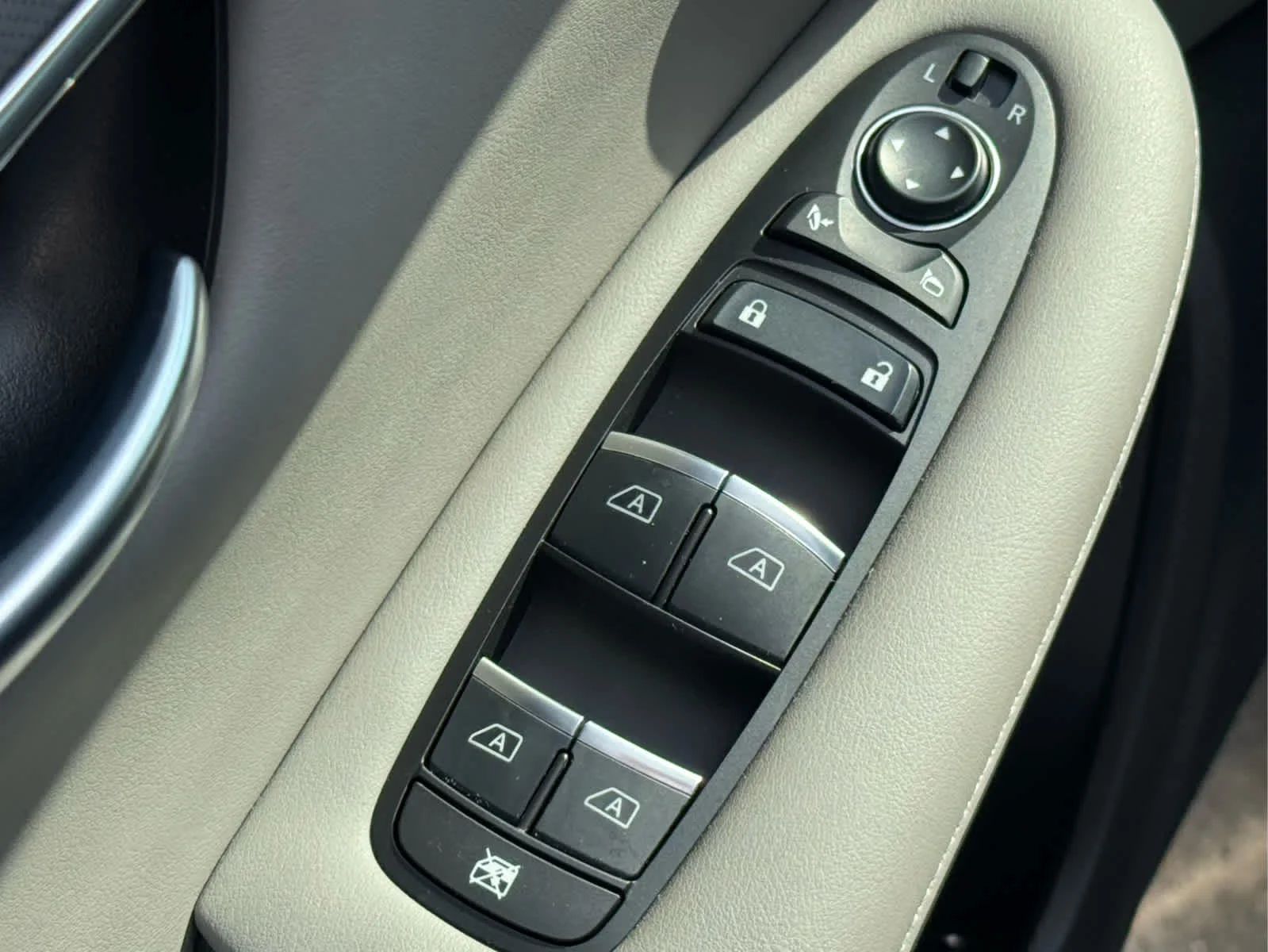 Certified Used 2023 Hermosa Blue INFINITI LUXE image 19
