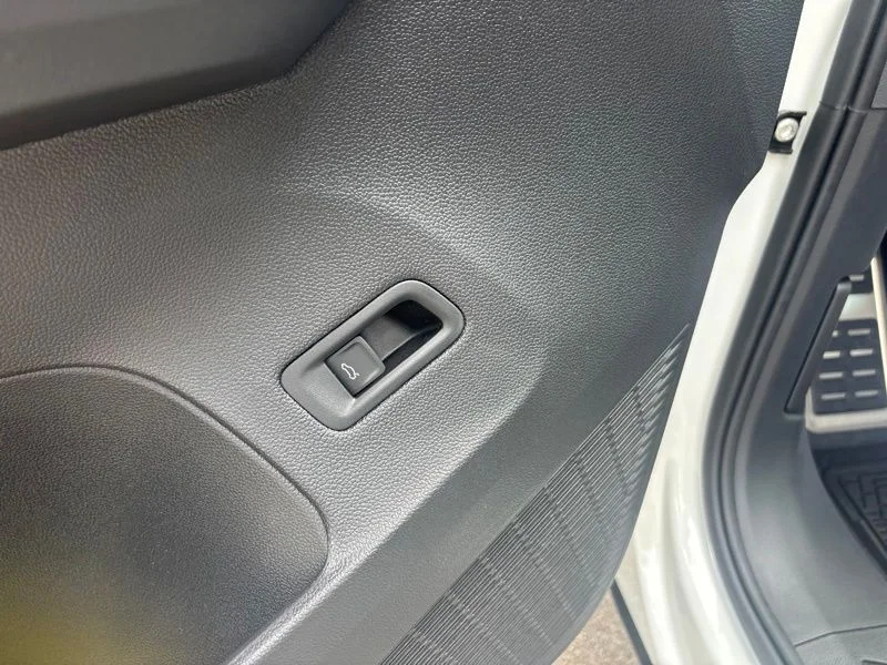 New 2026 White/off-white Volkswagen 2.0T SEL Premium R-Line image 30