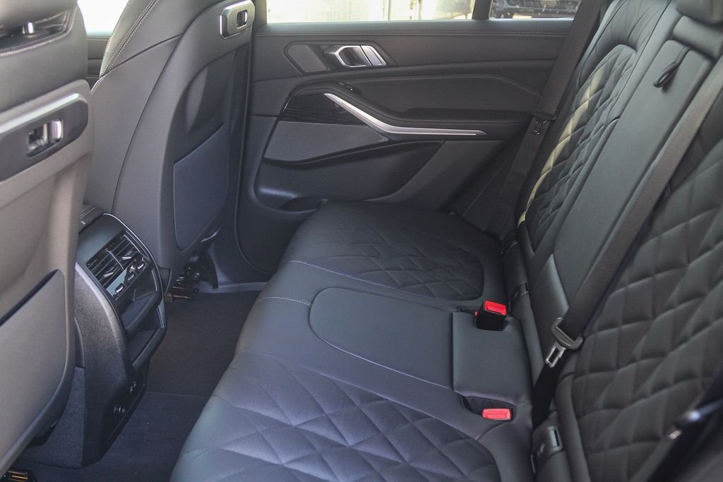 New 2026 Black Sapphire Metallic BMW sDrive40i image 15