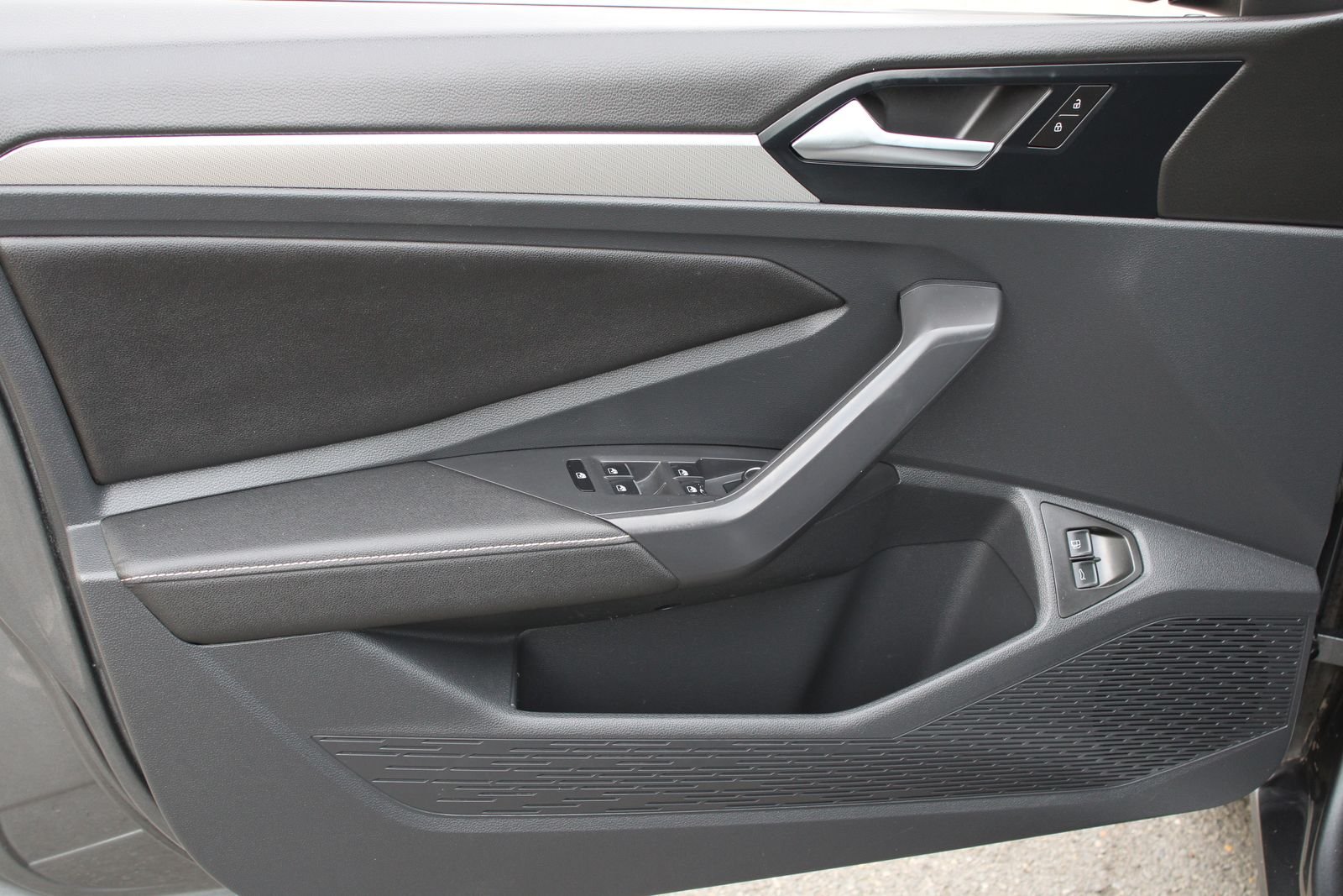 Used 2024 Gray Volkswagen 1.5T Sport image 18