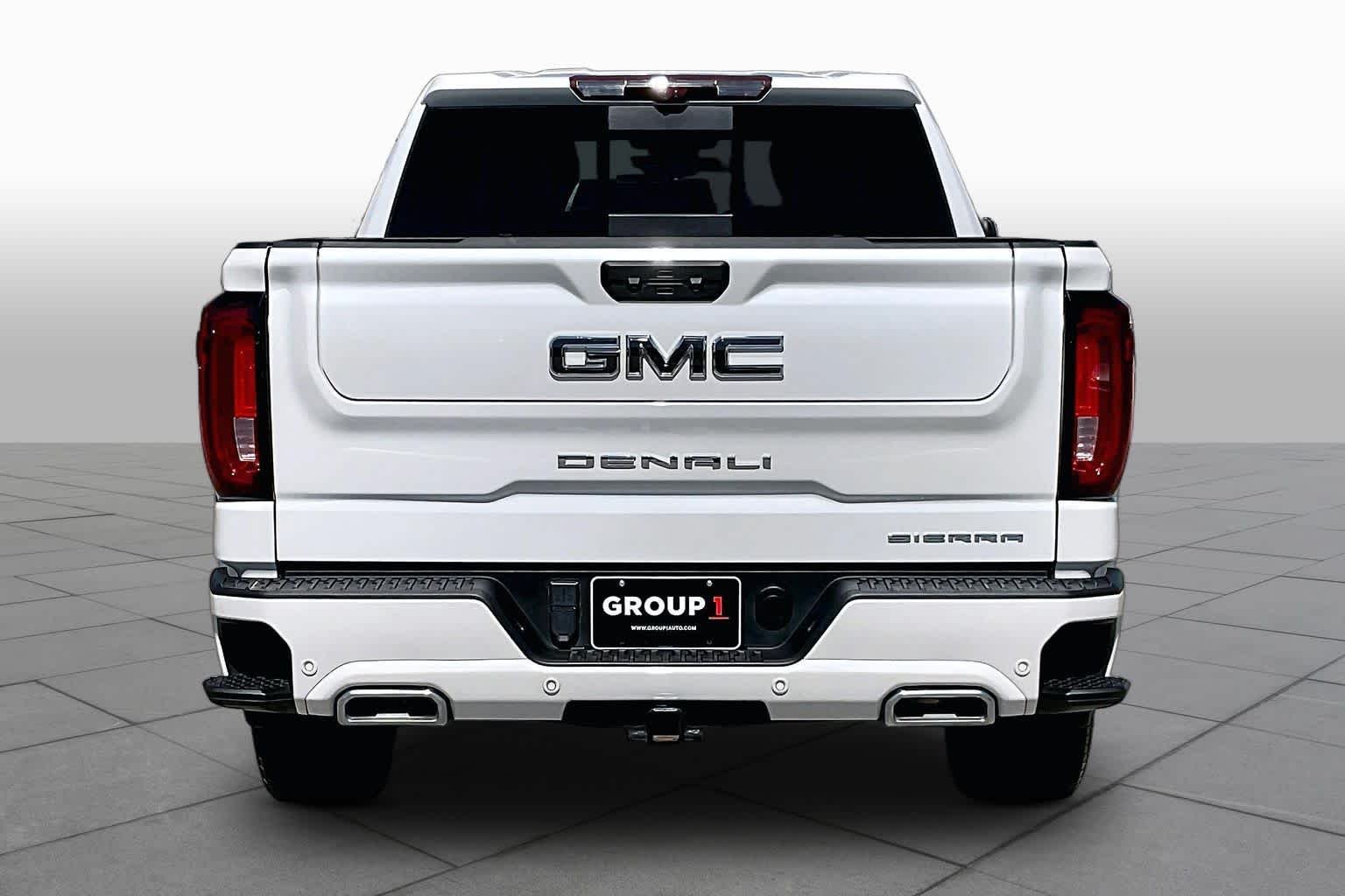 Used 2025 White Frost Tricoat GMC Denali Ultimate image 5