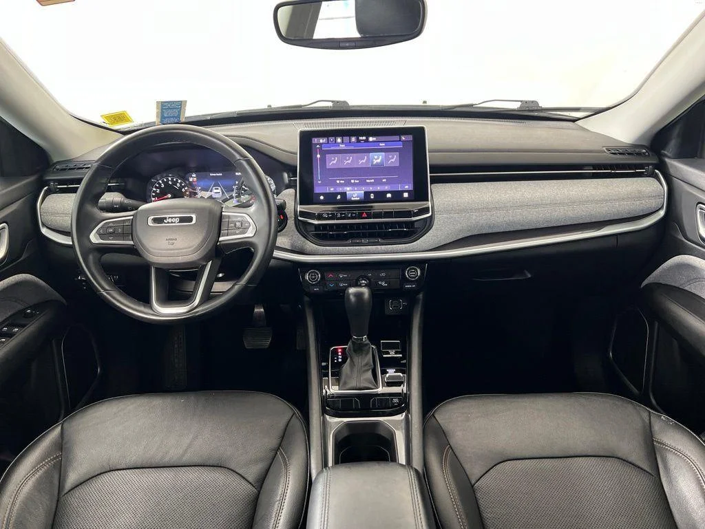 Used 2022 Bright White Clearcoat Jeep Latitude Lux image 18