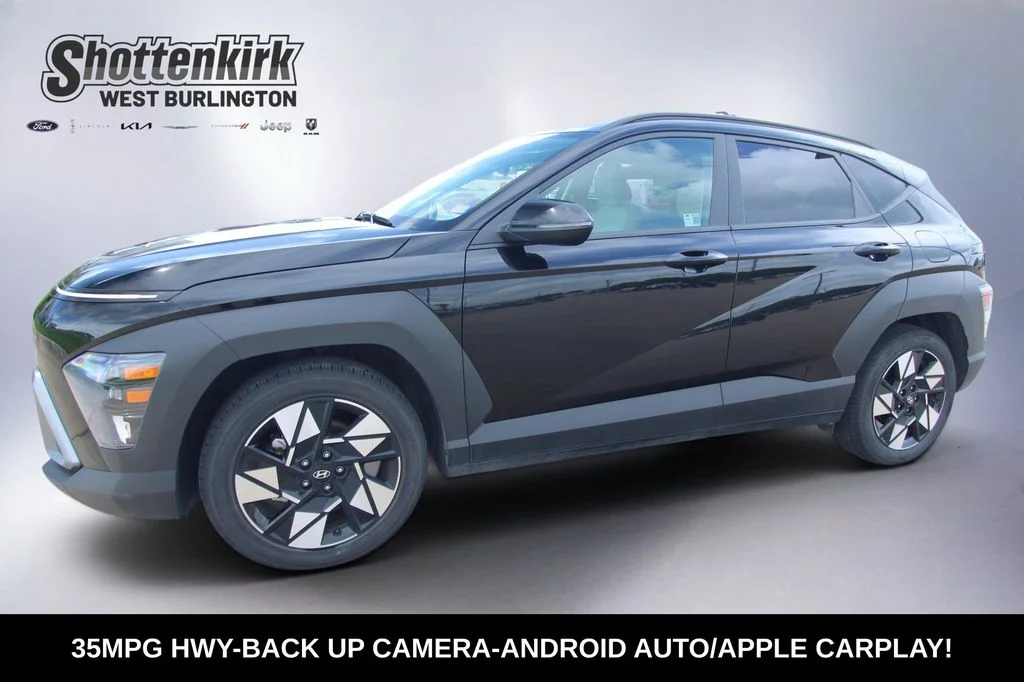 Used 2025 Black Hyundai SEL image 1