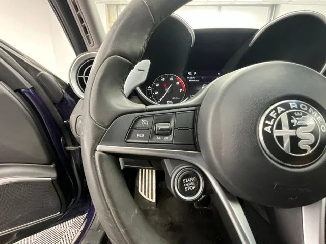 Used 2019 Blue Alfa Romeo Ti Sport image 14