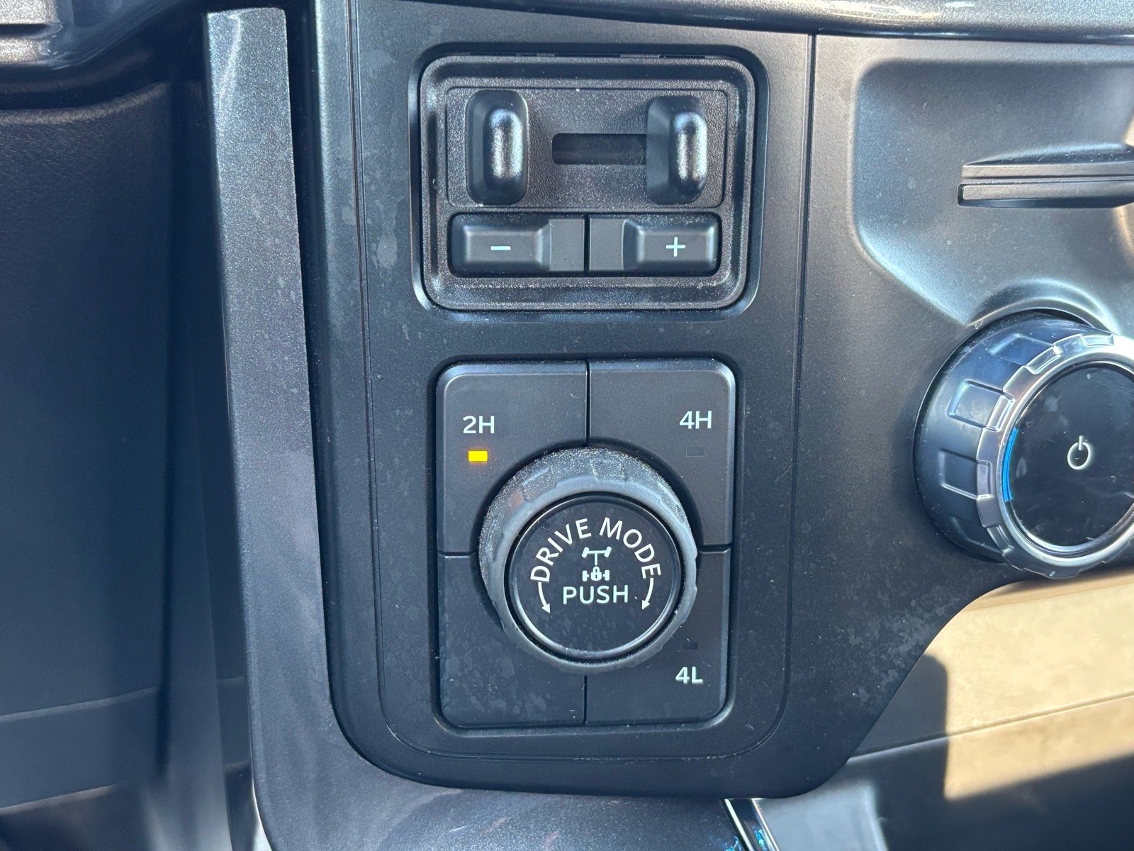 Used 2023 Iconic Silver Ford XLT image 15