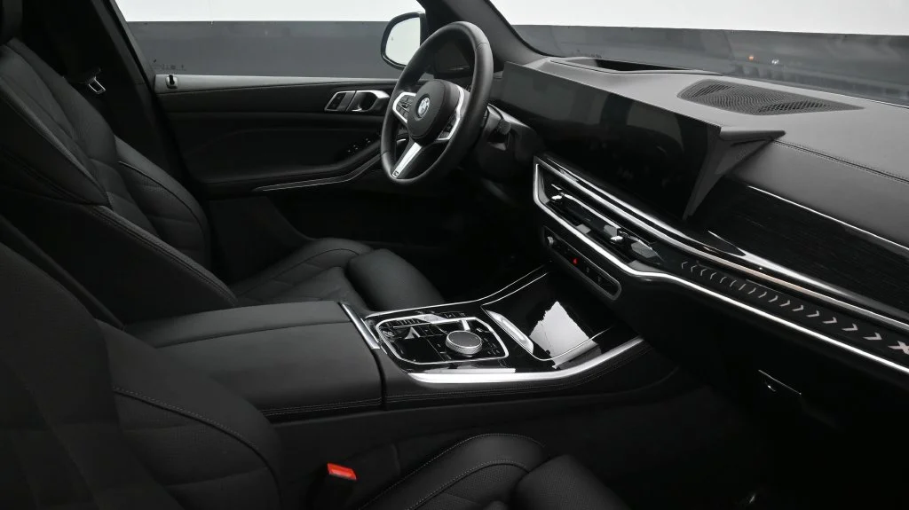 Used 2026 Skyscraper Grey Metallic BMW sDrive40i image 11