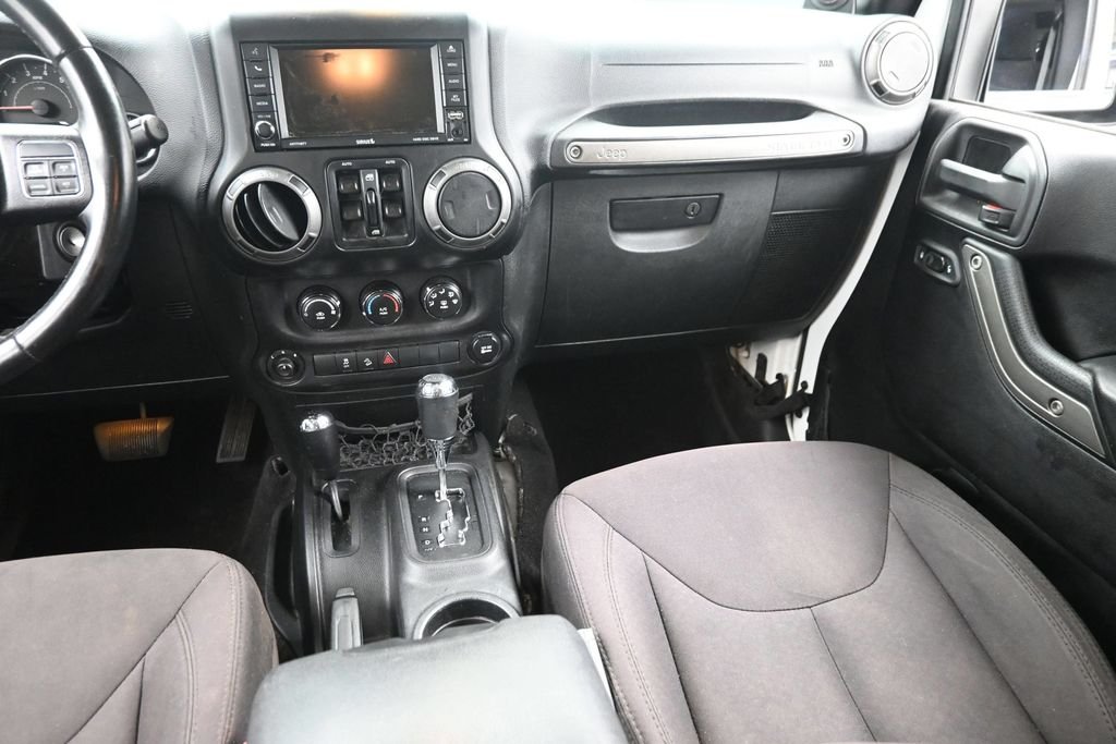 Used 2014 White Jeep Unlimited Sport image 15