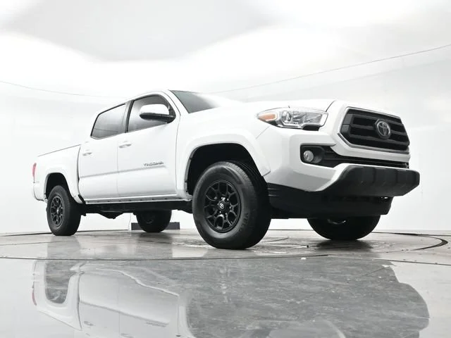 Used 2022 White Toyota SR5 image 20