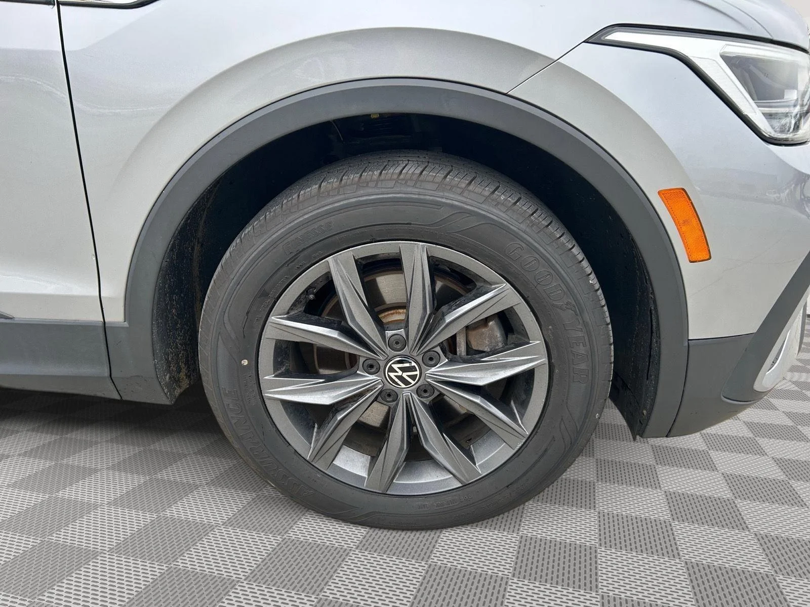 Certified Used 2022 SILVER Volkswagen SE image 22