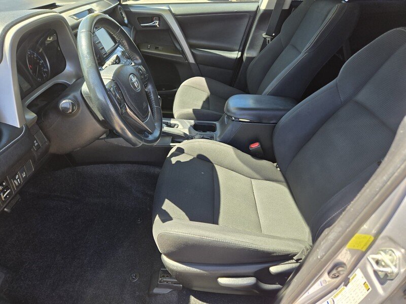 2018 Toyota RAV4 XLE - Photo 10