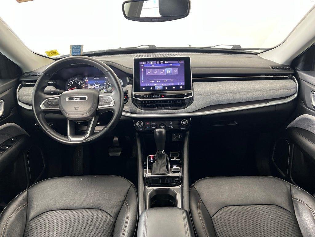Used 2022 Bright White Clearcoat Jeep Latitude Lux image 18