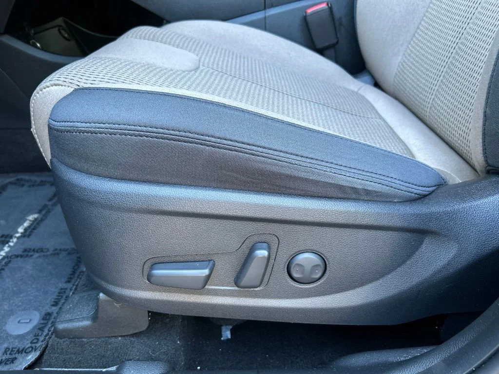 Used 2023 Black Hyundai SEL image 16
