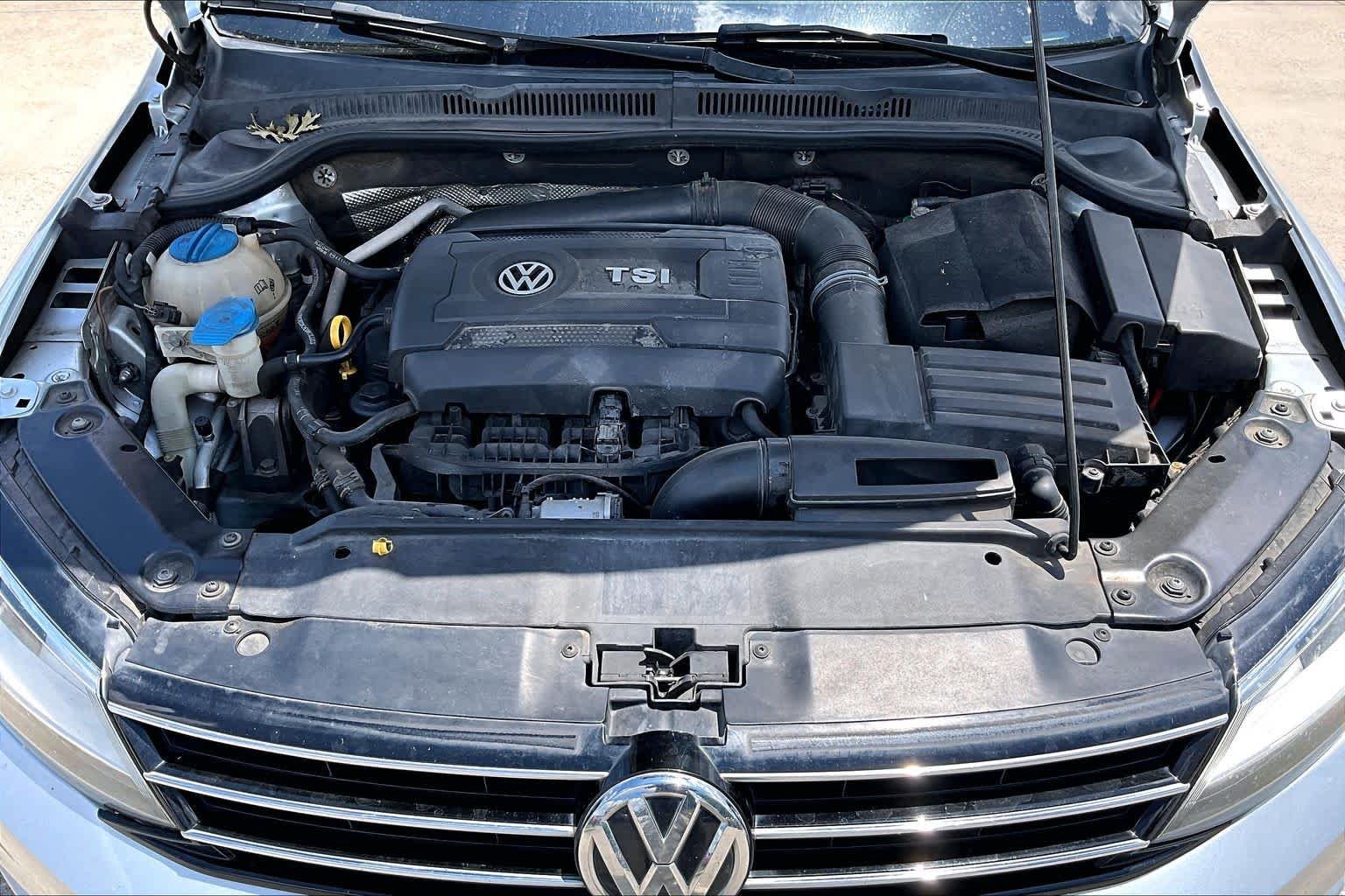 Used 2015 Moonrock Silver Metallic Volkswagen 1.8T SE image 30
