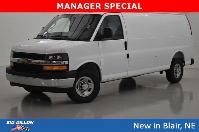 New 2025 Summit White Chevrolet WT image 1