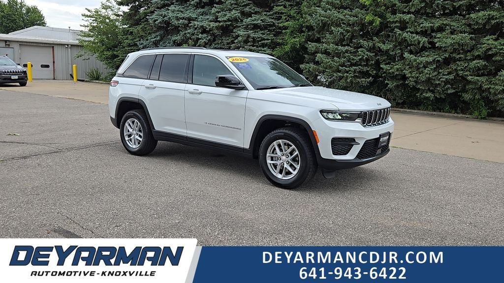 New 2026 Bright White Clear-Coat Exterior Paint Jeep Laredo X image 1