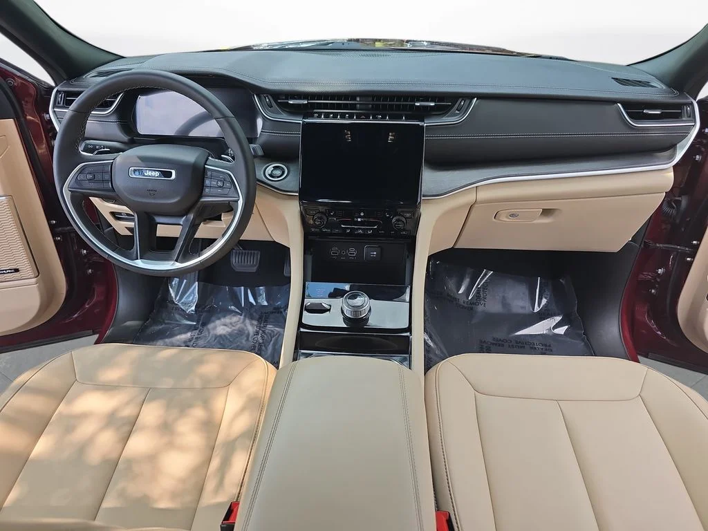 Used 2023 Red Jeep Limited image 9