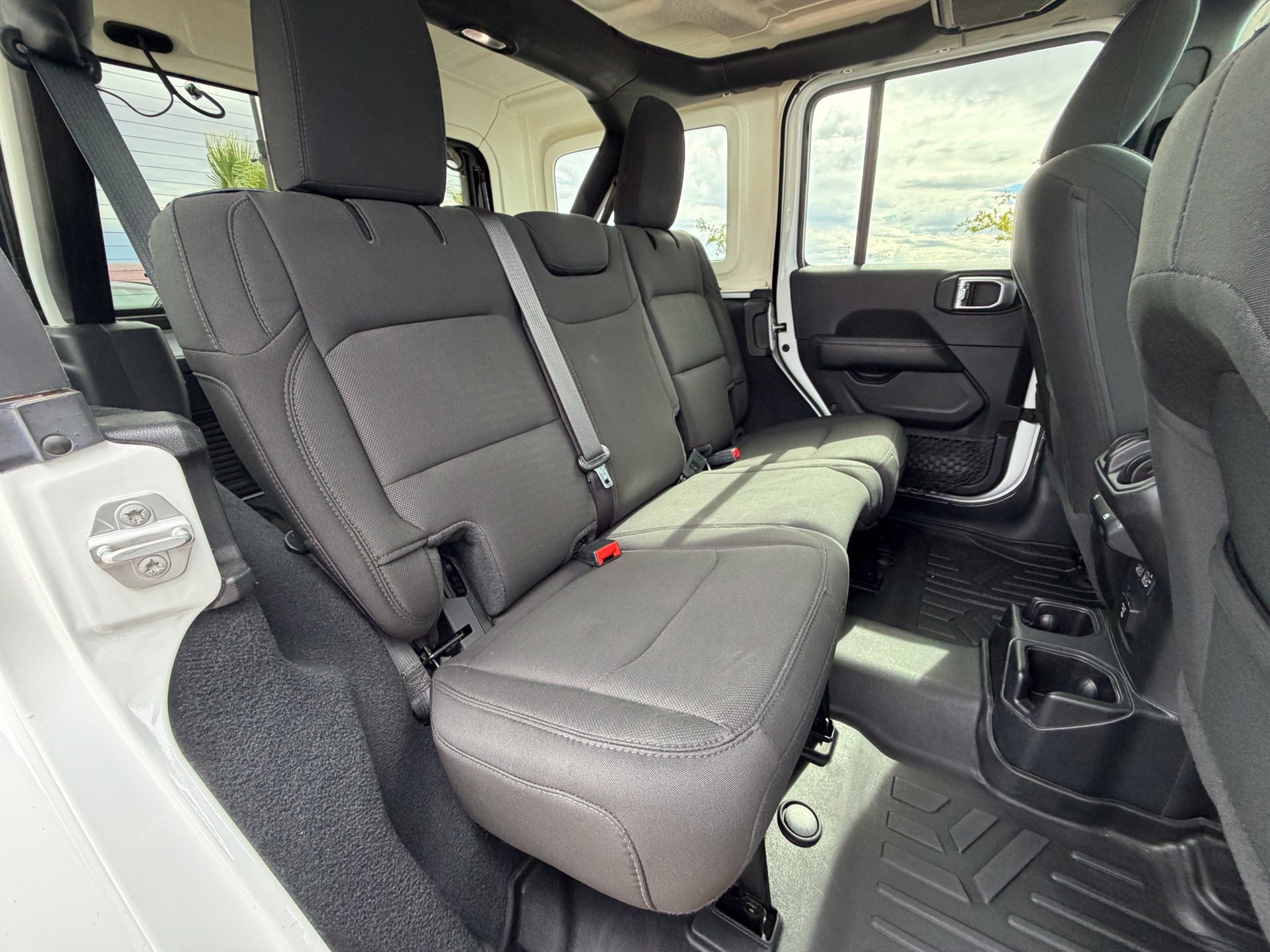 Used 2020 White Jeep Unlimited Sahara image 46