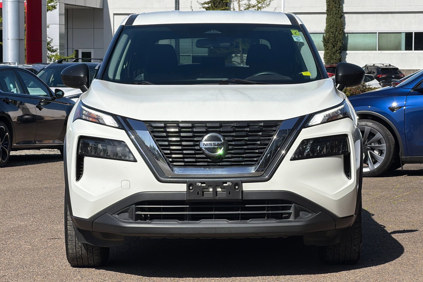 Used 2021 Glacier White Nissan S image 6