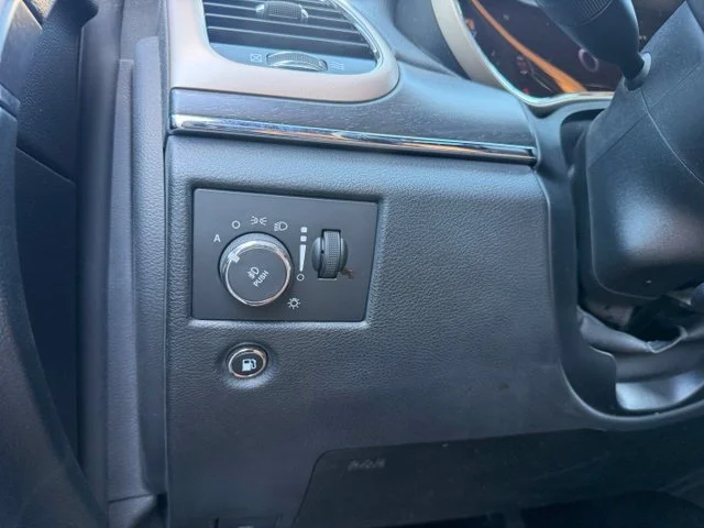Used 2015 Bright White Clearcoat Jeep Limited image 23