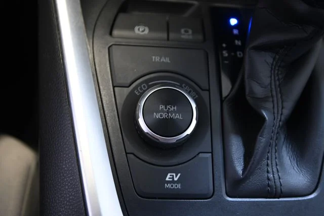Used 2021 Silver Toyota XLE image 24