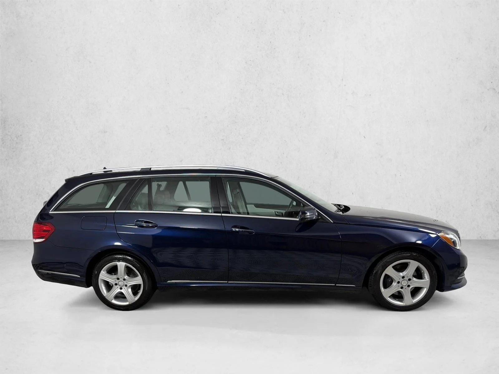 Used 2016 Blue Mercedes-Benz E 350 Luxury image 4
