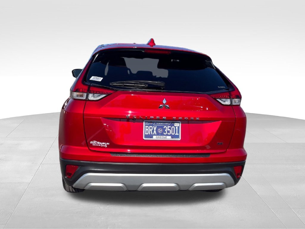 Used 2024 Silver Mitsubishi SE image 4