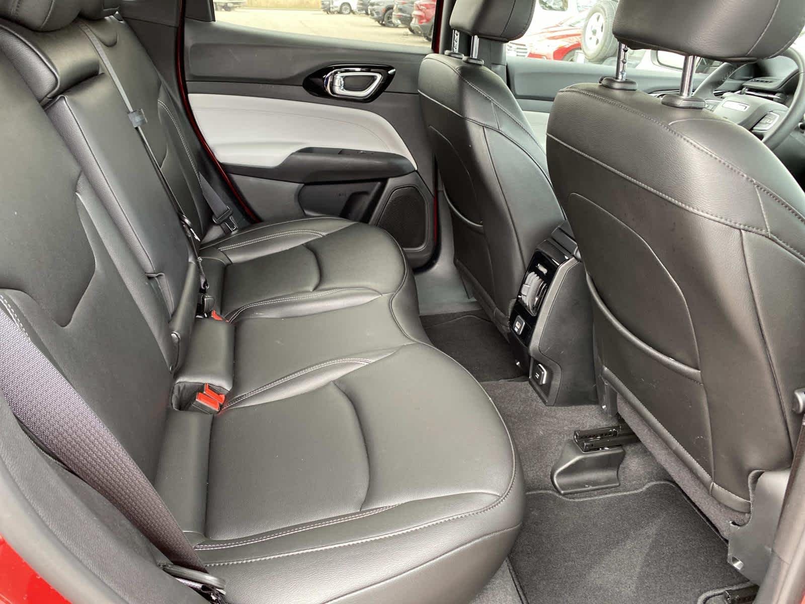 Certified Used 2025 Red Hot Pearlcoat Jeep Limited image 25