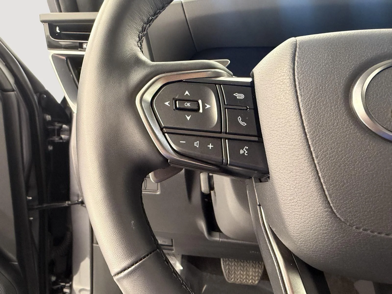 Certified Used 2025 Nebula Gray Pearl Lexus GX 550 Premium+ image 12