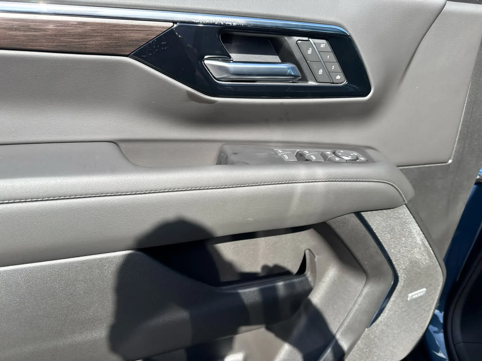 2027 Chevrolet Suburban LT - Photo 21