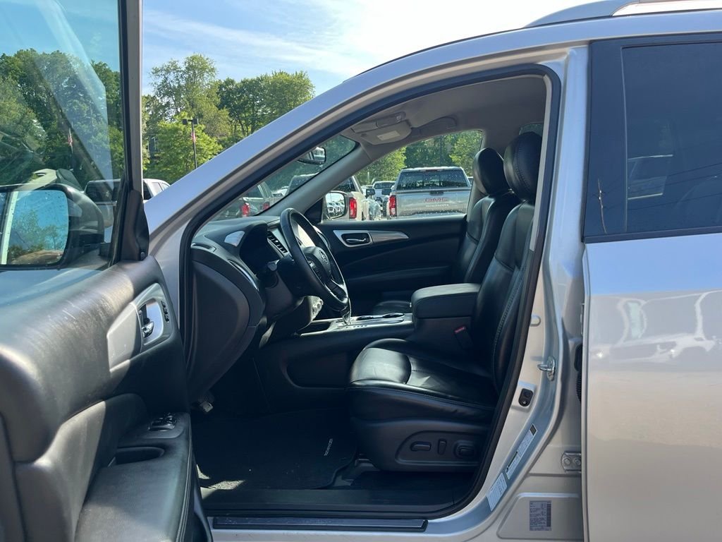 Used 2020 Brilliant Silver Metallic Nissan SL image 18