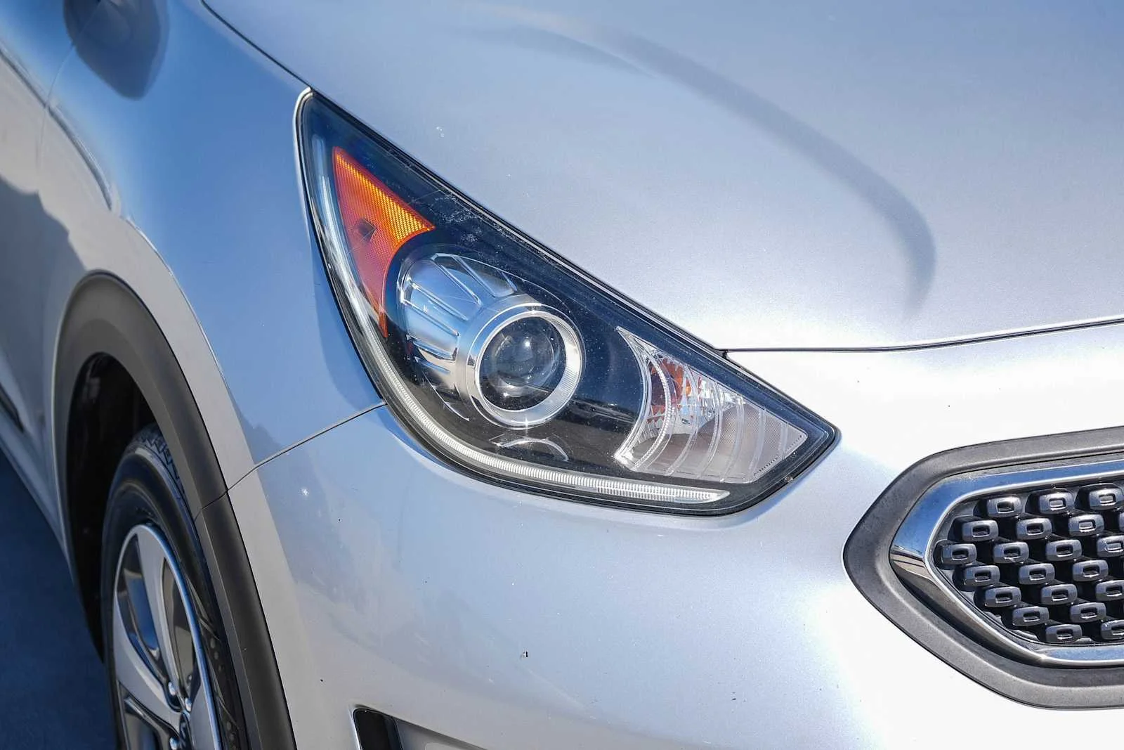 Used 2019 Silky Silver Kia LX image 4