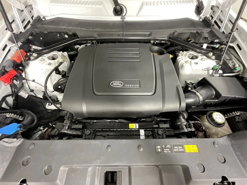 Certified Used 2023 White Land Rover S image 27