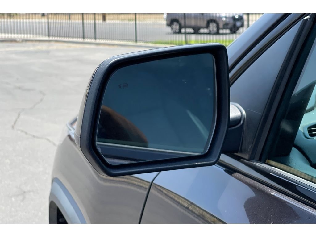 Used 2017 Iridium Metallic GMC SLE image 12