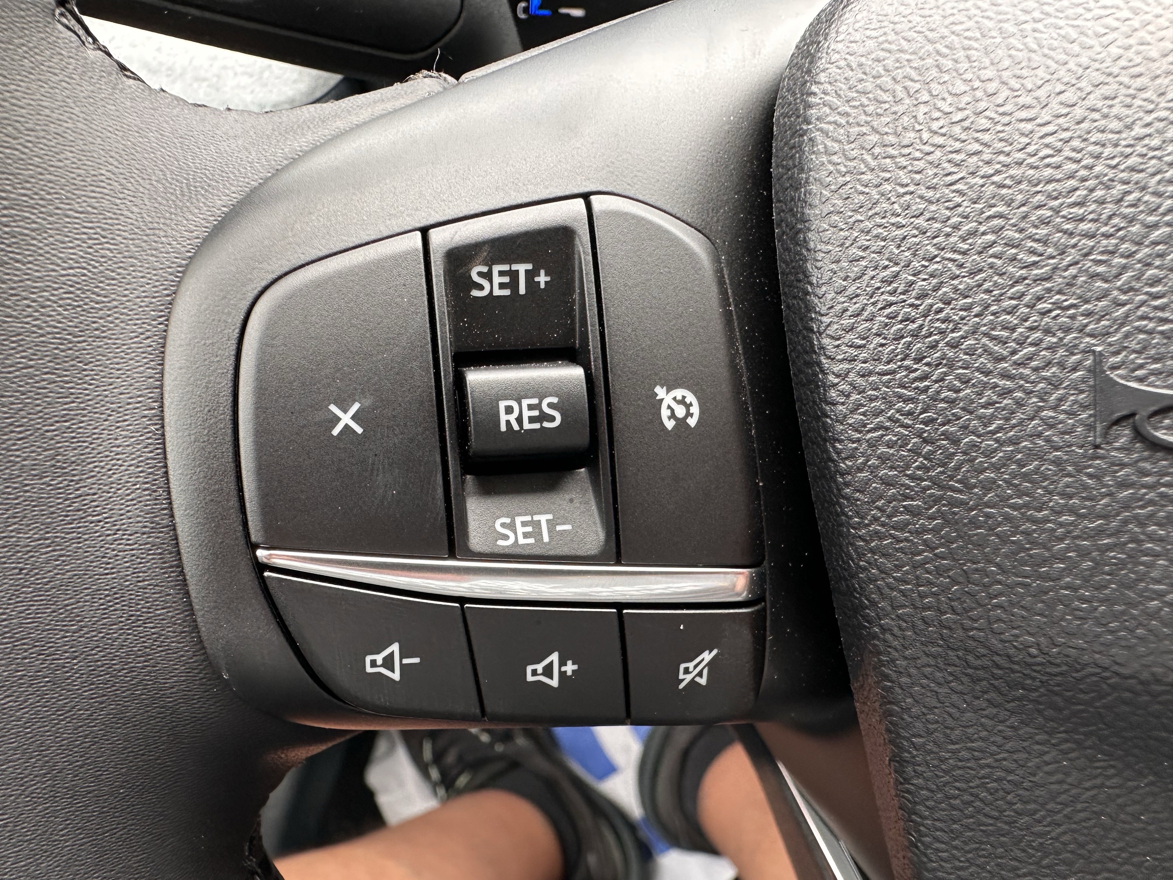 New 2026 Space White Metallic Ford XLT image 21