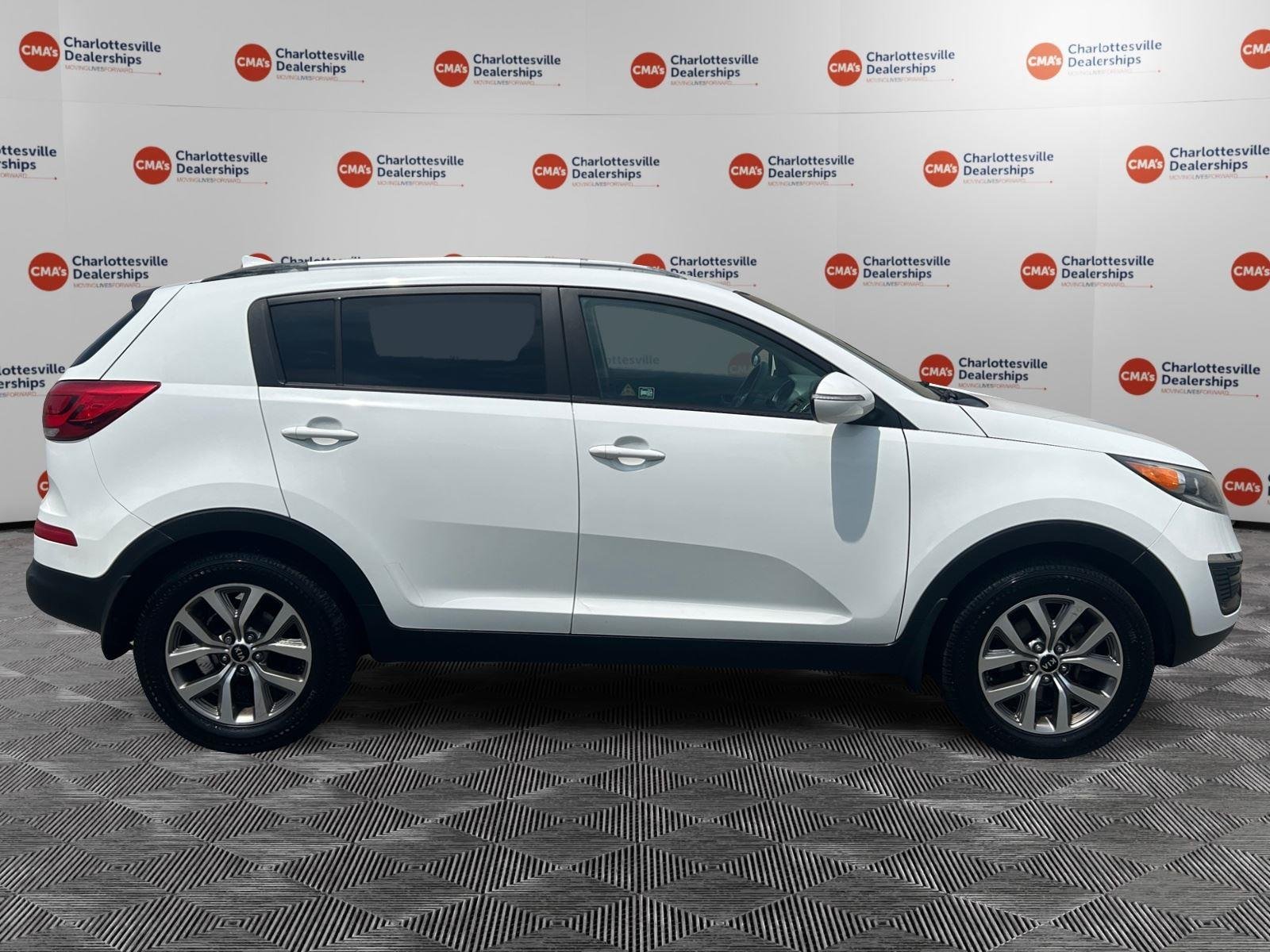 Used 2014 Clear White Kia LX image 6