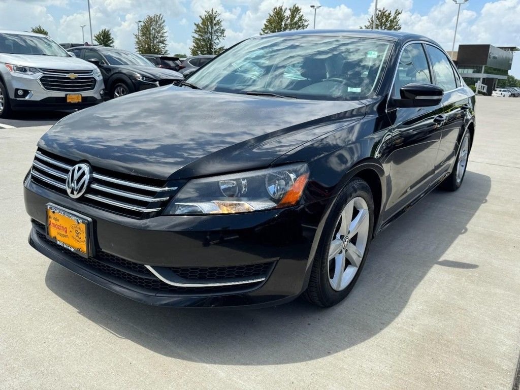 Used 2013 Black Volkswagen 2.5 SE image 8