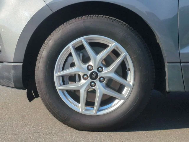 Used 2024 Gray Ford SEL image 17
