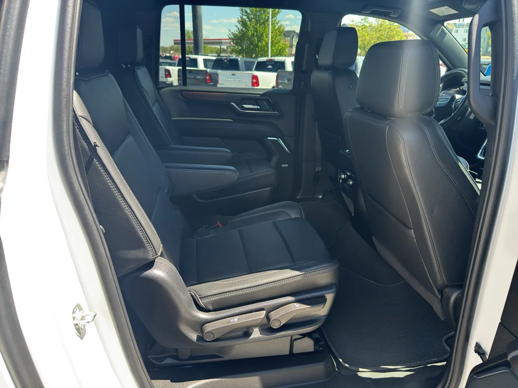 Used 2025 White GMC Denali image 12