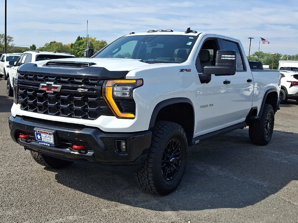 Used 2025 White Chevrolet ZR2 image 5