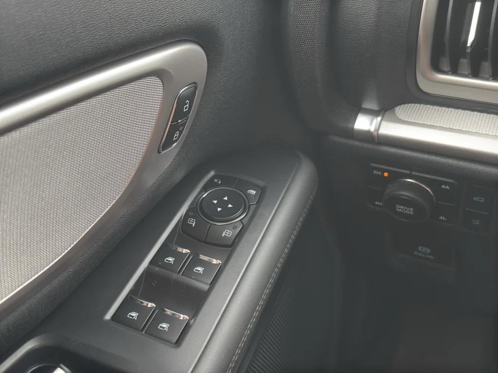 New 2026 Oxford White Ford MAX Active image 17