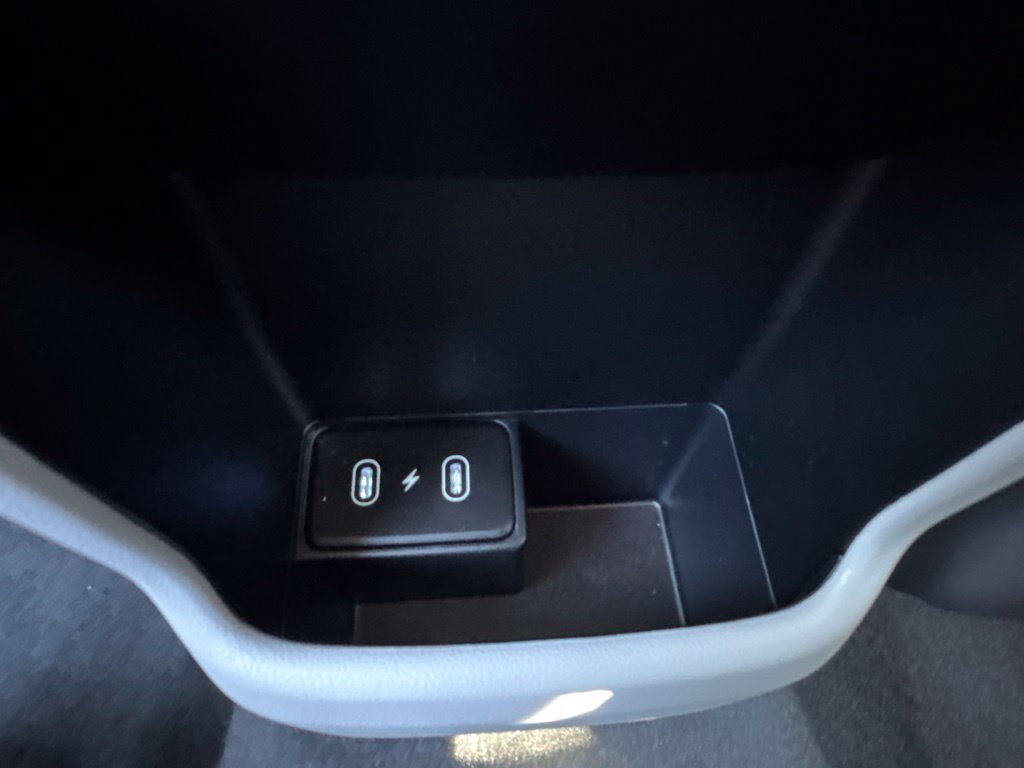 Certified Used 2024 White Hyundai SE image 28
