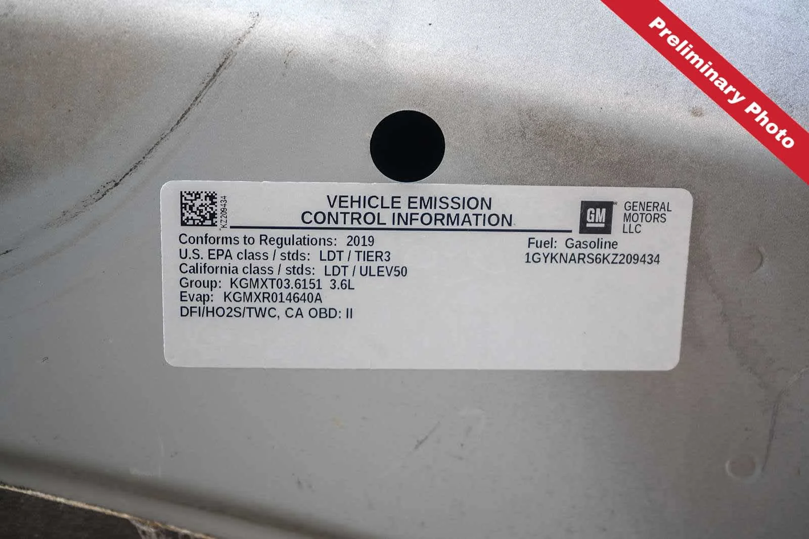 Used 2019 Radiant Silver Metallic Cadillac FWD image 21