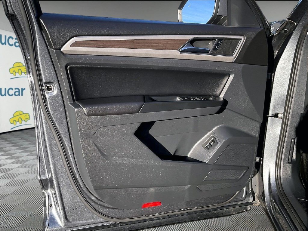 Used 2019 Gray Volkswagen 3.6L V6 SE image 9