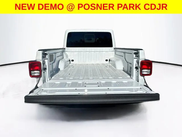 New 2026 Bright White Clear-Coat Exterior Paint Jeep Sport S image 25