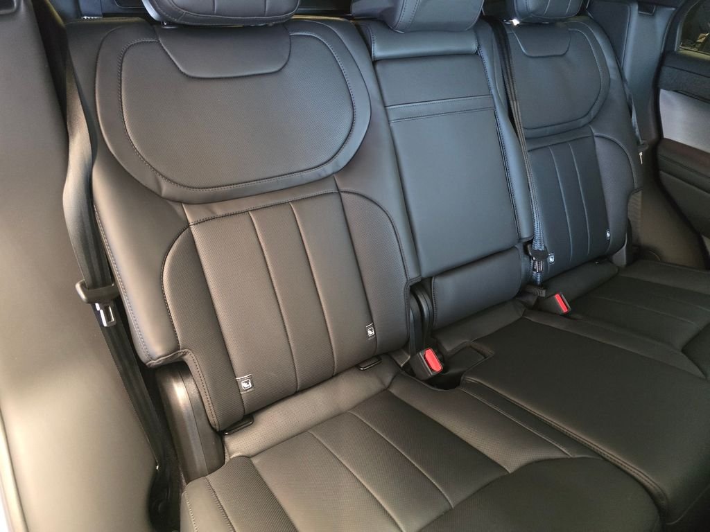 New 2026 Borasco Grey Land Rover se image 30