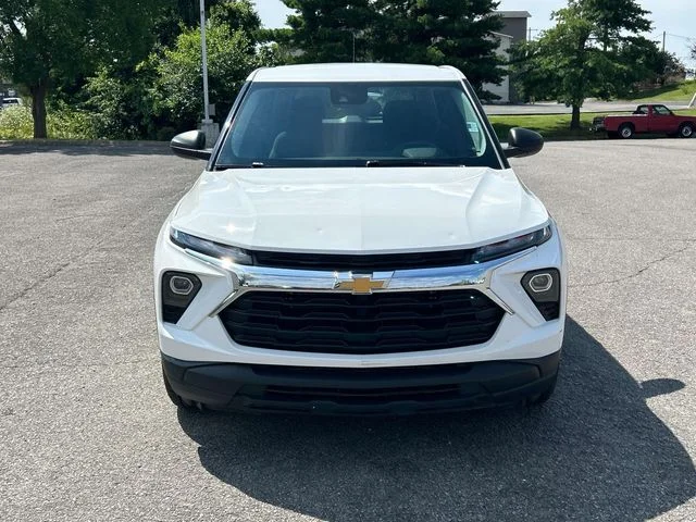 Used 2024 White Chevrolet LS image 9