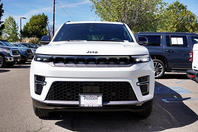 New 2026 Bright White Clear-Coat Exterior Paint Jeep Limited Altitude image 4